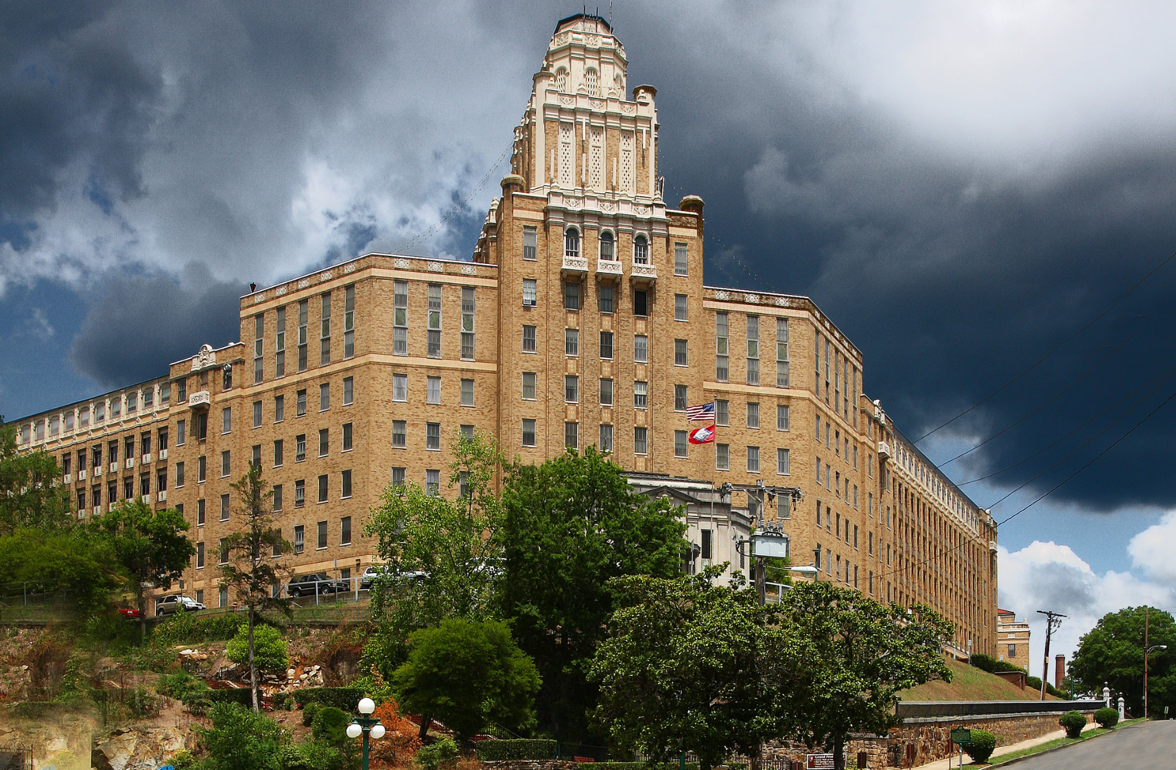 Employee Did Not Willfully Violate Restraint Policy, Eligible for WC